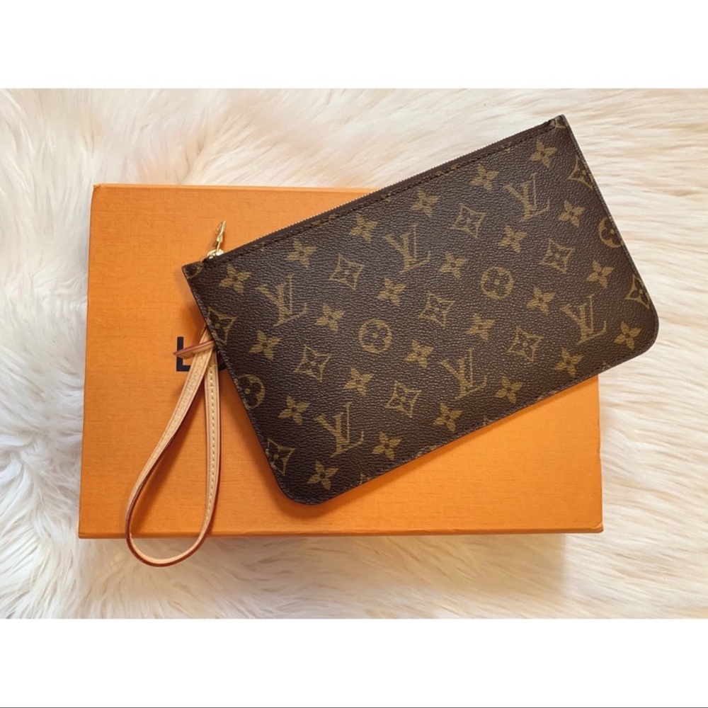 ♥️ LOUIS VUITTON Neverfull GM Pochette Wristlet ♥️